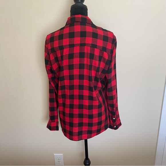 Women’s GAP Size M long sleeve red & black blouse like new extra buttons - Picture 4 of 11